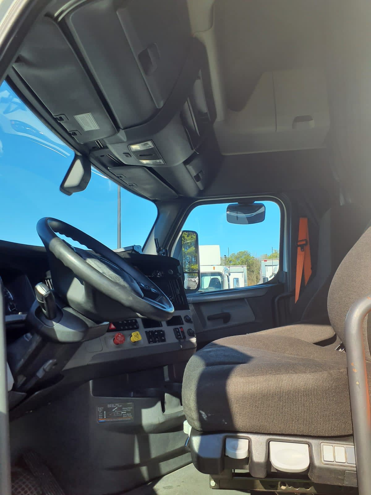 2021 Freightliner - image 7