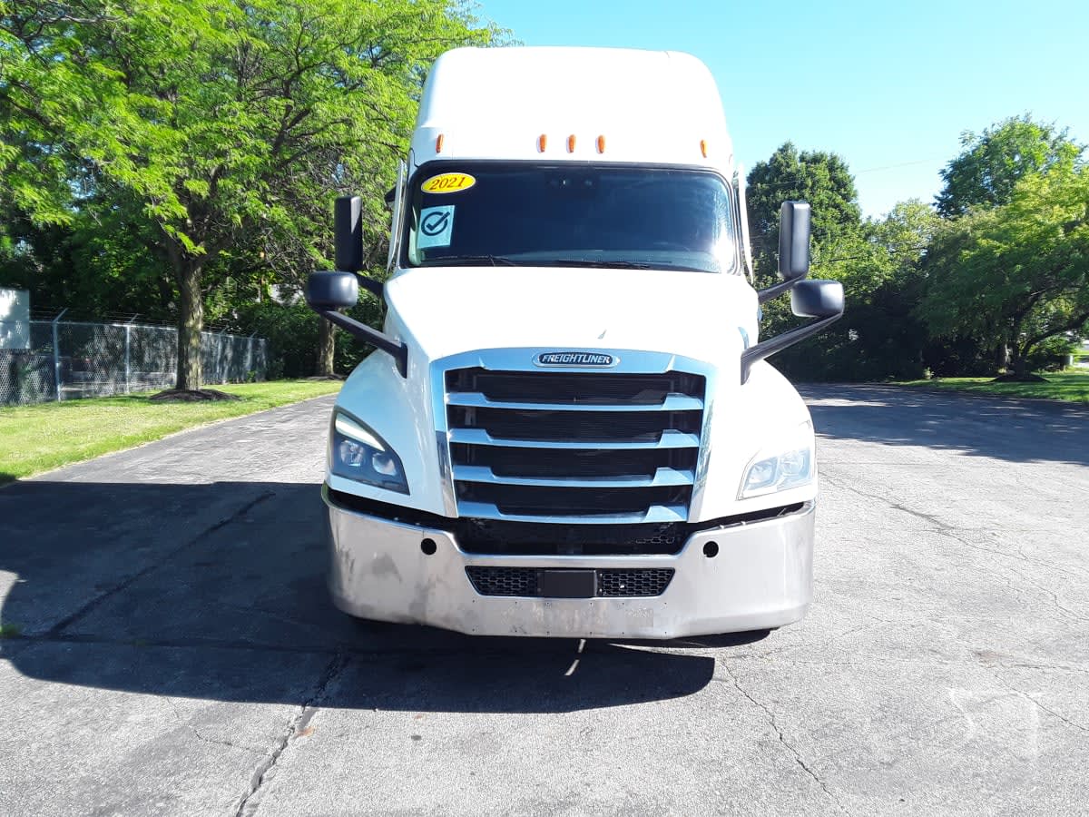 2021 Freightliner Cascadia in Hilliard, OH — photo 2