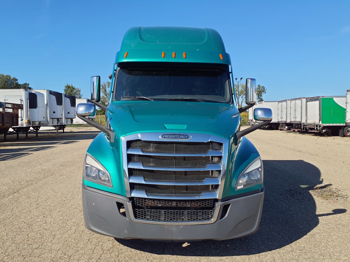 2021 Freightliner Cascadia in Wayland, MI — photo 2
