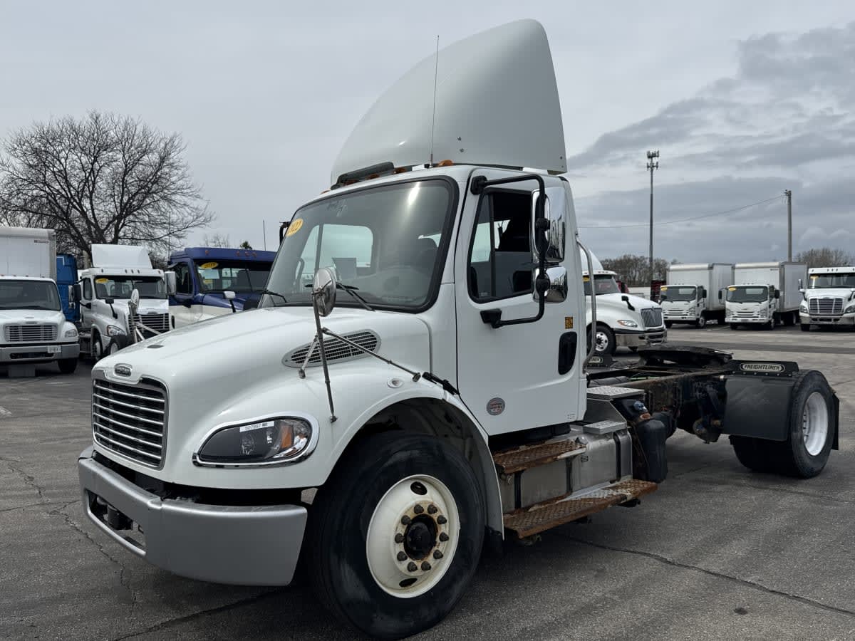 2022 Freightliner M2 106 - image 1