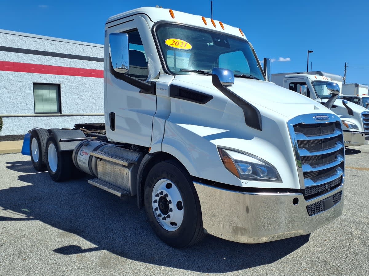 2021 Freightliner in Cleveland, OH — photo 3