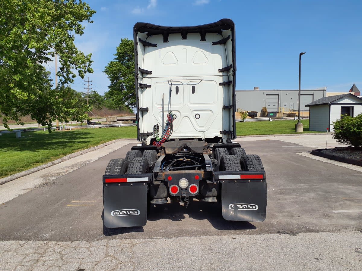 2022 Freightliner Cascadia in O'fallon, MO — photo 5