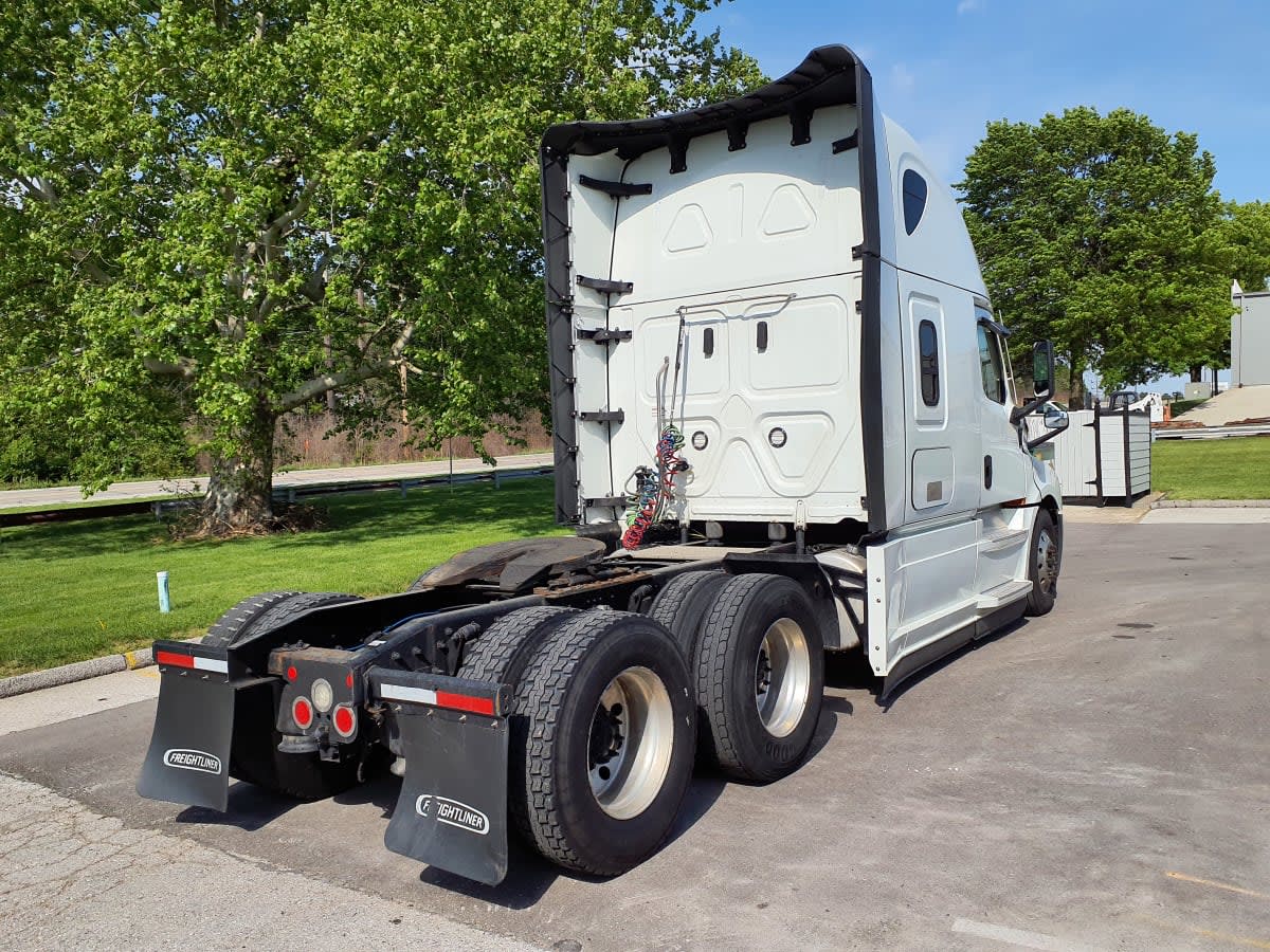2022 Freightliner Cascadia in O'fallon, MO — photo 4
