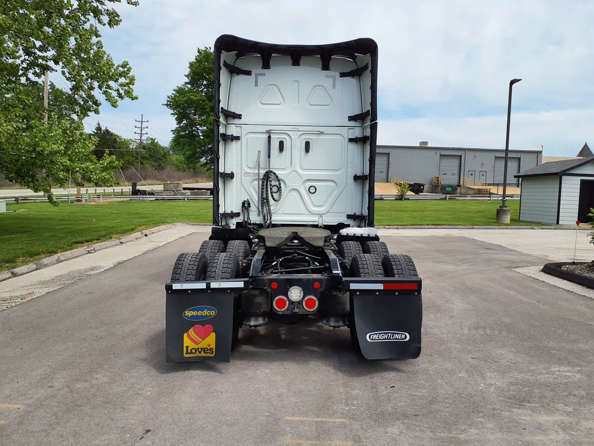 2022 Freightliner Cascadia in O'fallon, MO — photo 5