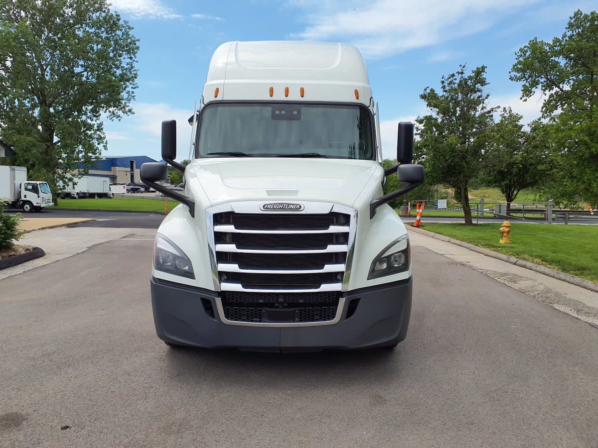 2022 Freightliner Cascadia in O'fallon, MO — photo 2