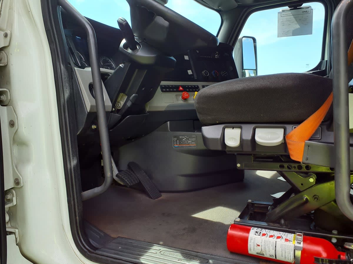 2022 Freightliner Cascadia in O'fallon, MO — photo 7