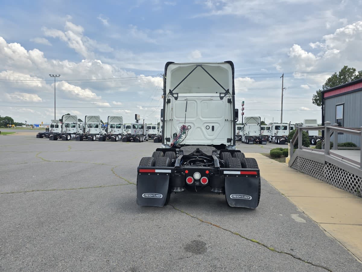 2022 Freightliner Cascadia in North Little Rock, AR — photo 5