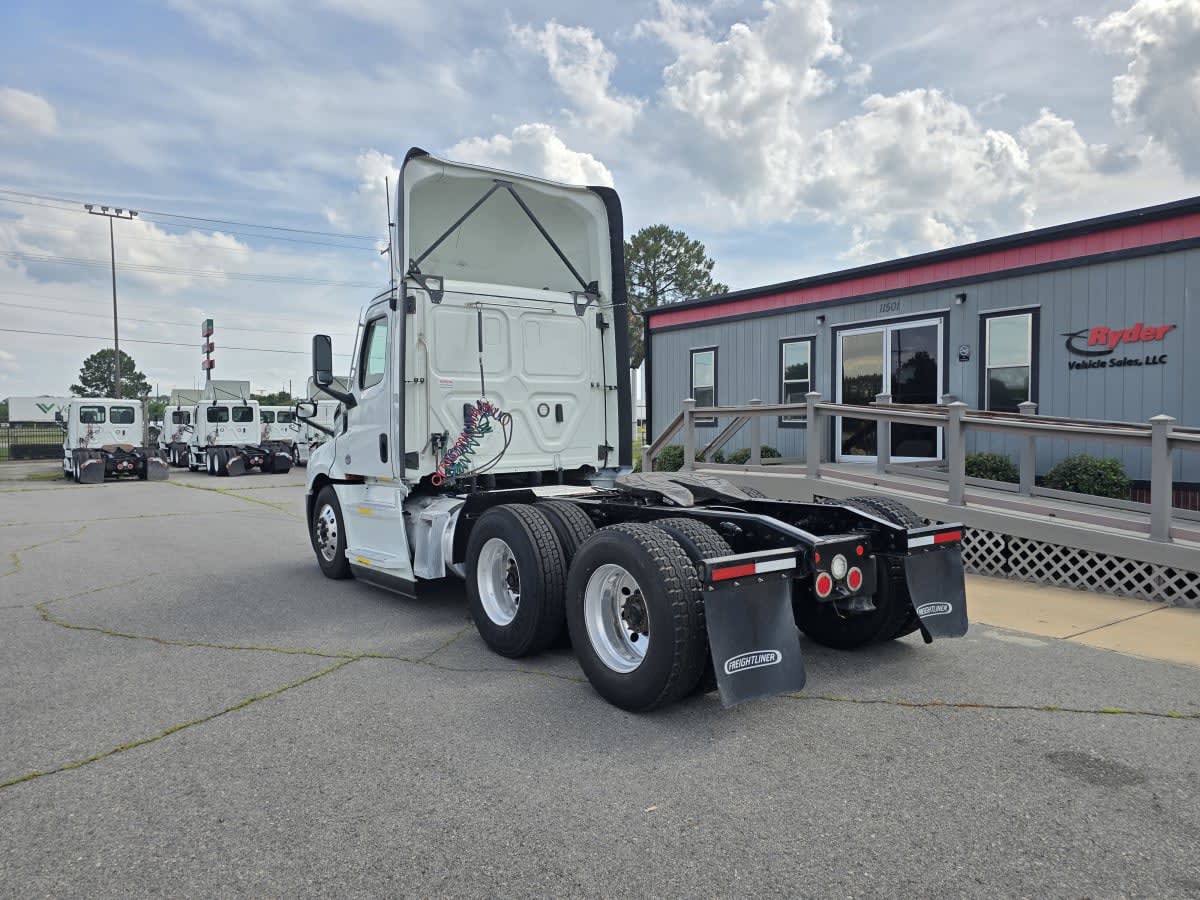 2022 Freightliner Cascadia in North Little Rock, AR — photo 6