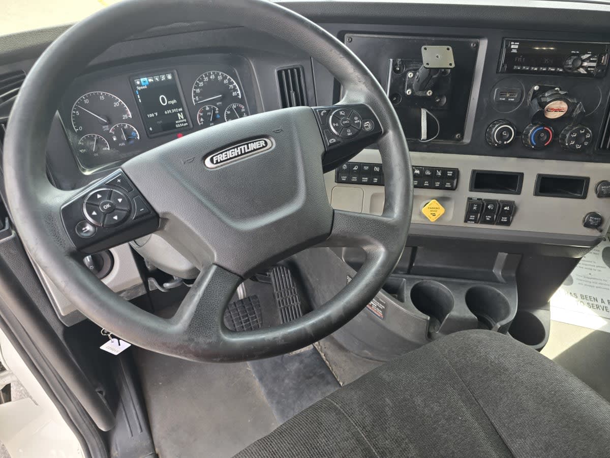 2022 Freightliner Cascadia in North Little Rock, AR — photo 7