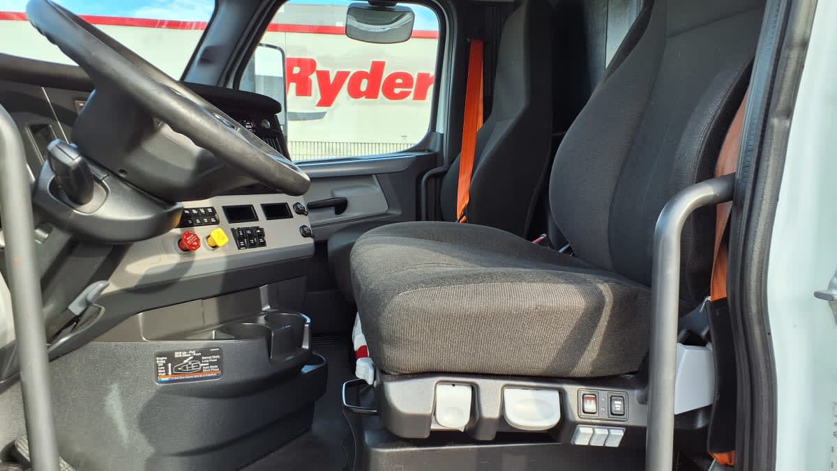 2022 Freightliner Cascadia in Memphis, TN — photo 7