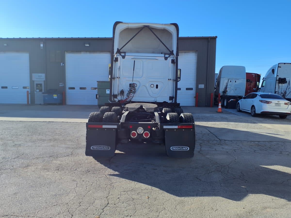 2022 Freightliner - image 5