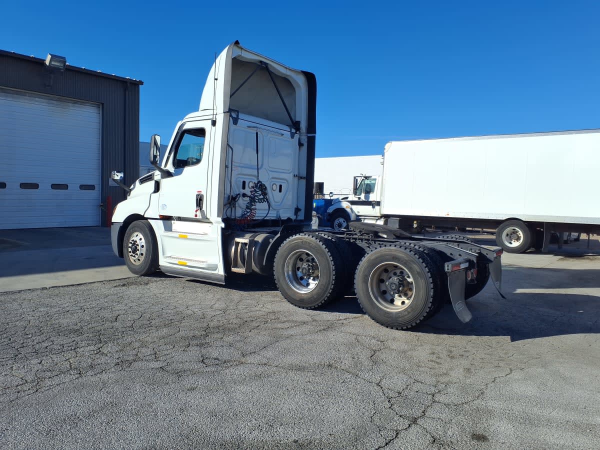 2022 Freightliner - image 6