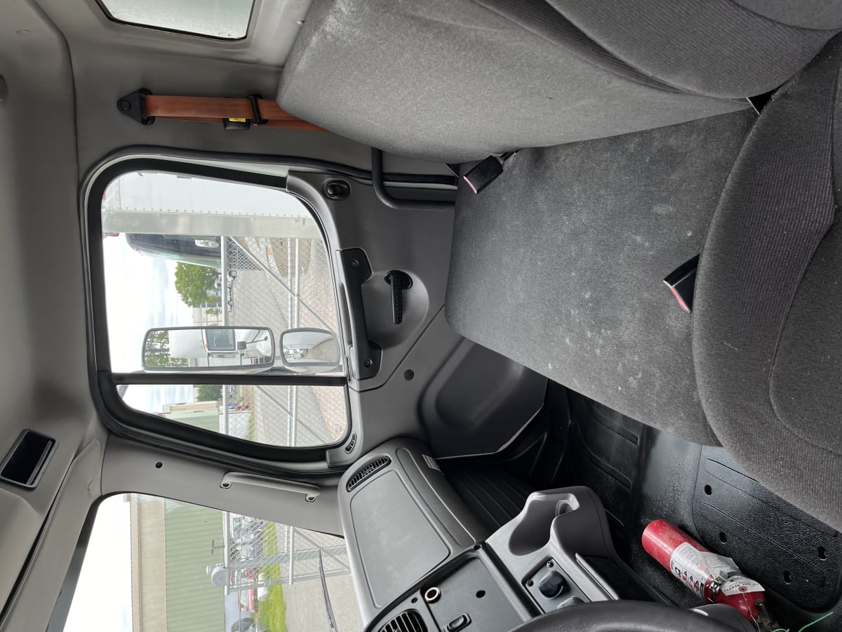 2013 Freightliner/Mercedes M2 106 512384