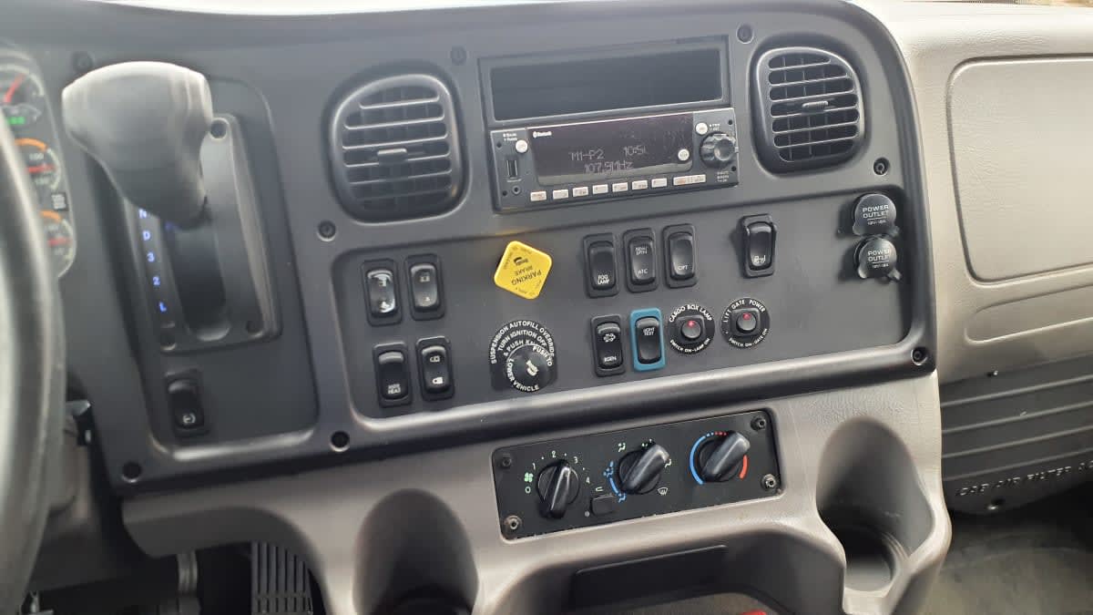 2022 Freightliner/Mercedes M2 106 512989