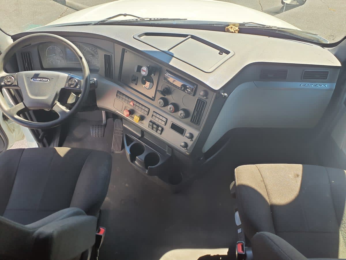 2021 Freightliner - image 7