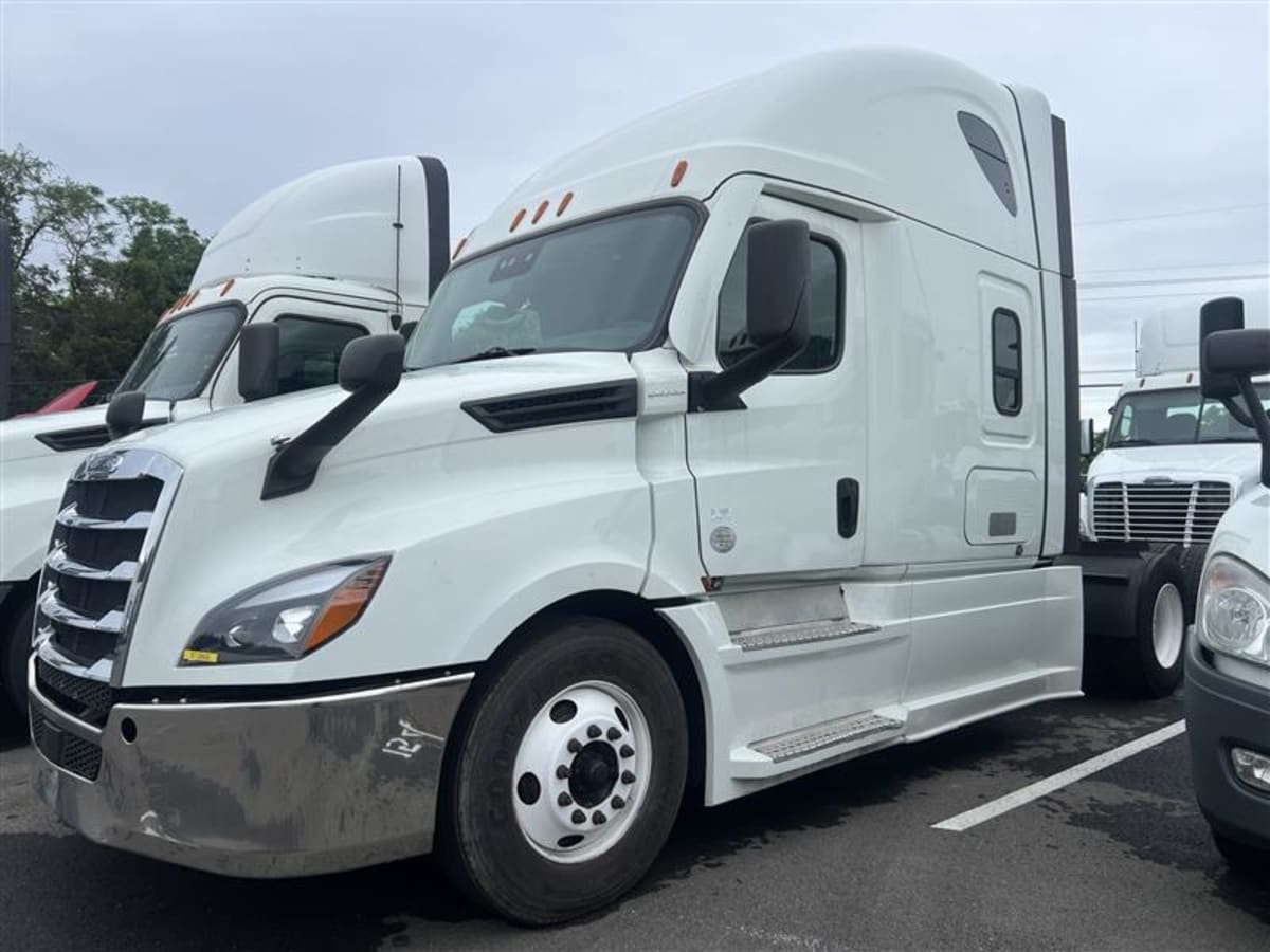 2021 Freightliner Cascadia in Beltsville, MD
