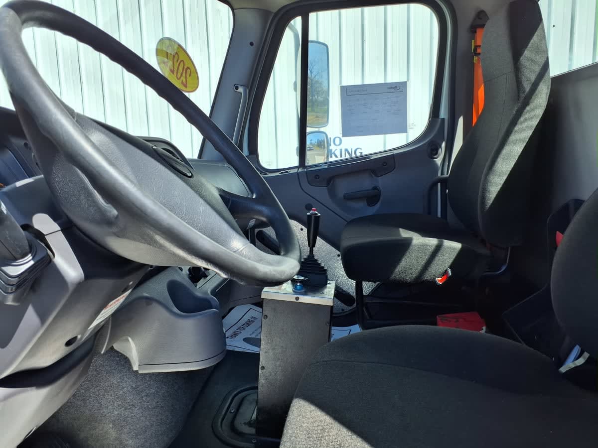2022 Freightliner/Mercedes M2 106 517059