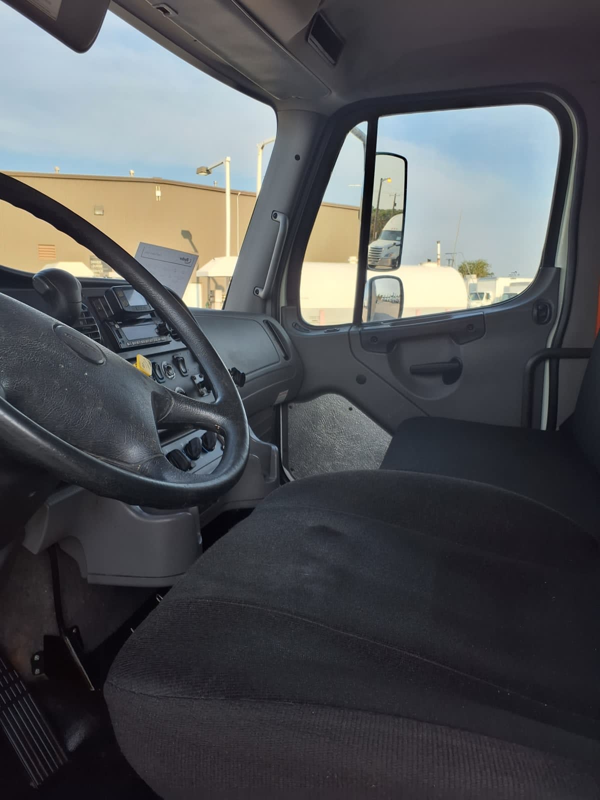 2022 Freightliner/Mercedes M2 106 520750