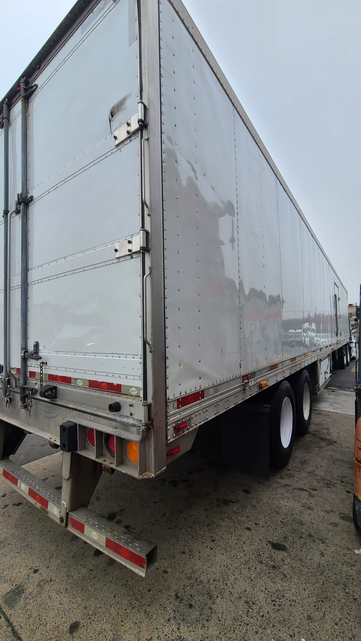 2014 Utility Trailers VS2RA 48/150/102 520826