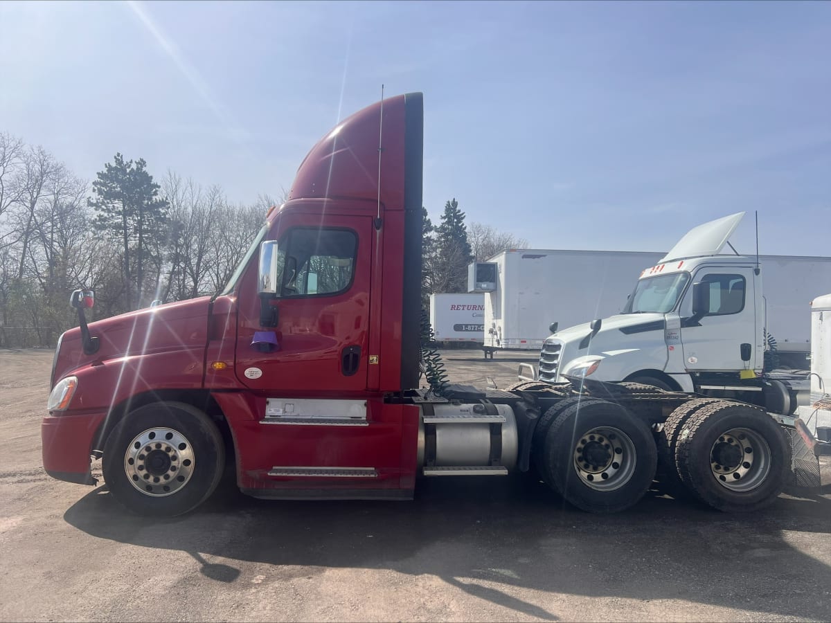 2014 Freightliner/Mercedes CASCADIA 125 521213