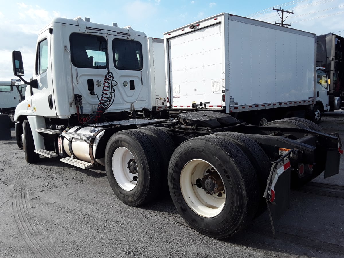 2014 Freightliner/Mercedes CASCADIA 125 524124