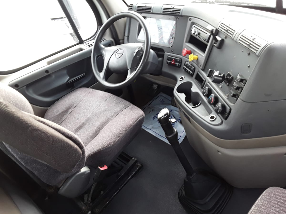 2014 Freightliner/Mercedes CASCADIA 125 524124