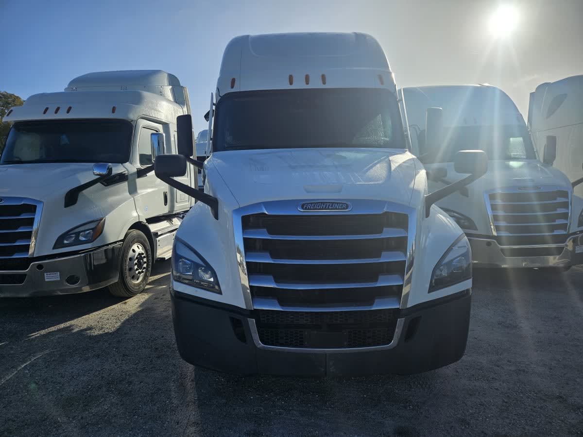 2022 Freightliner - image 2