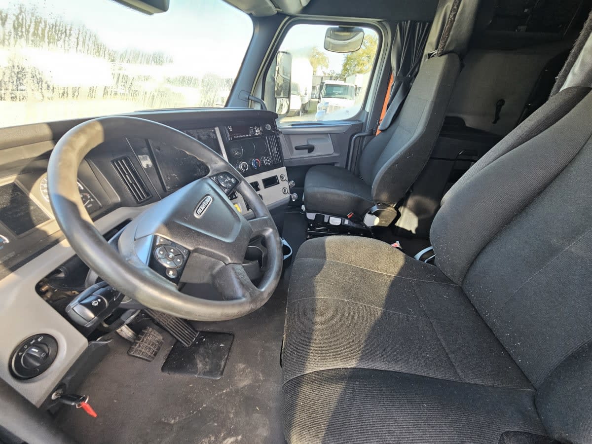 2022 Freightliner - image 7