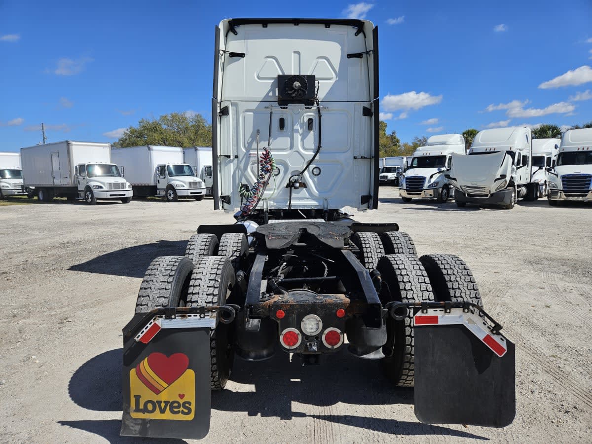 2022 Freightliner - image 5