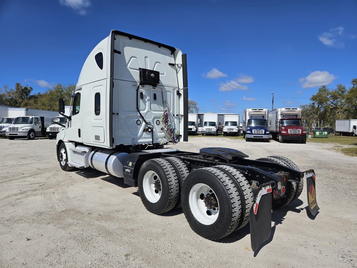 2022 Freightliner - image 6