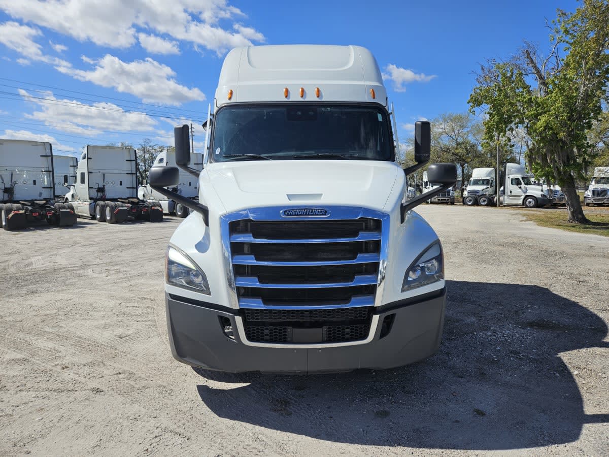 2022 Freightliner - image 2