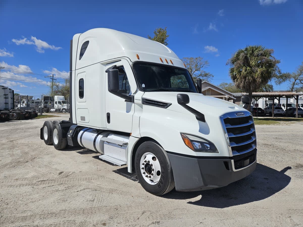 2022 Freightliner - image 3