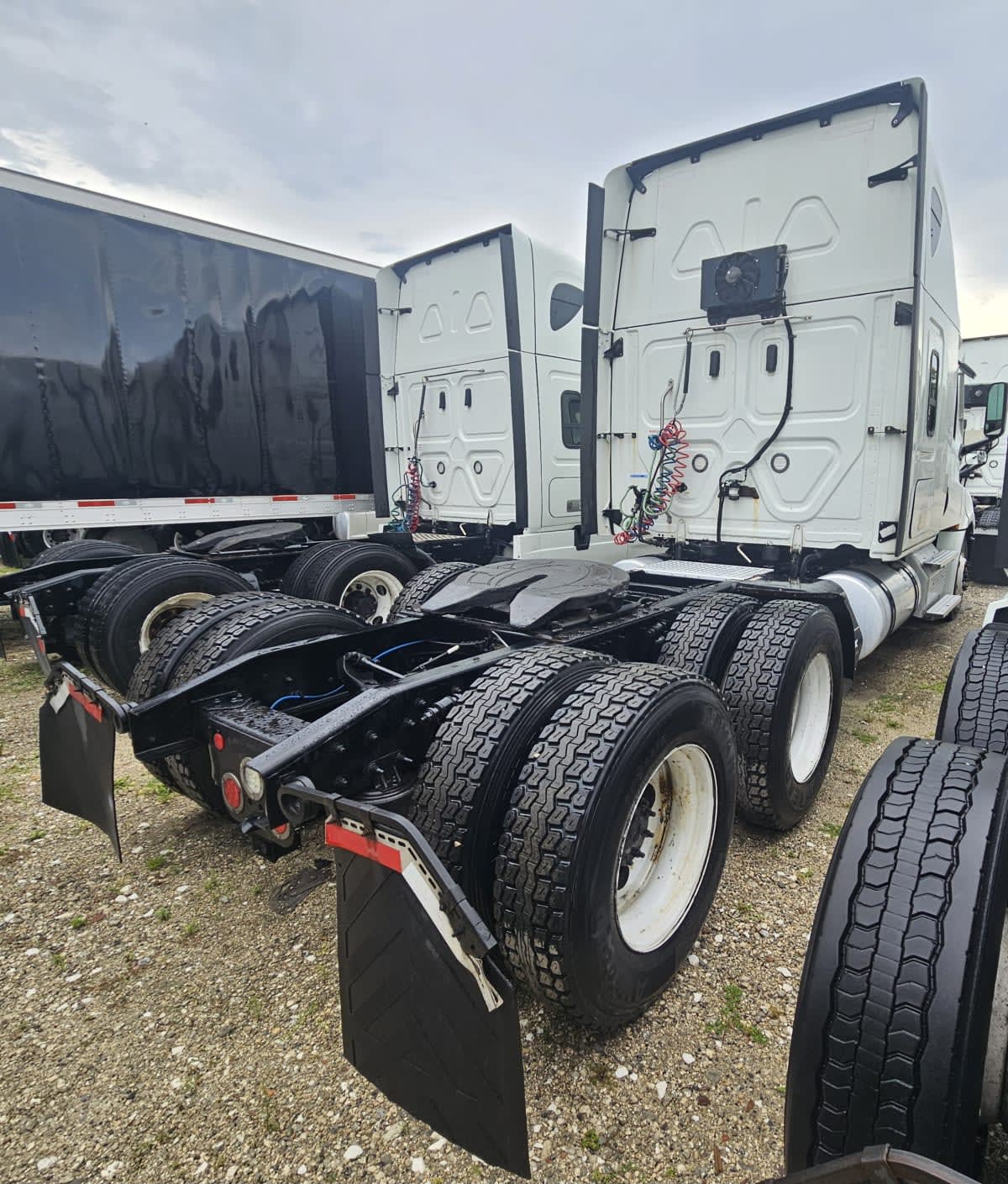 2022 Freightliner Cascadia in Orlando, FL — photo 4