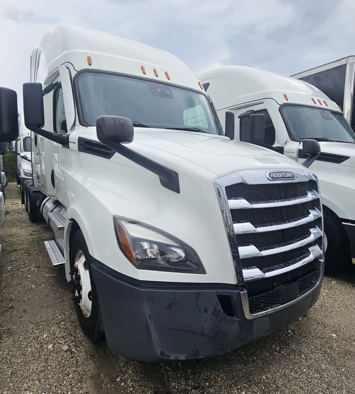 2022 Freightliner Cascadia in Orlando, FL — photo 3