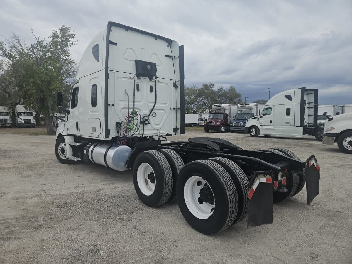 2022 Freightliner - image 6