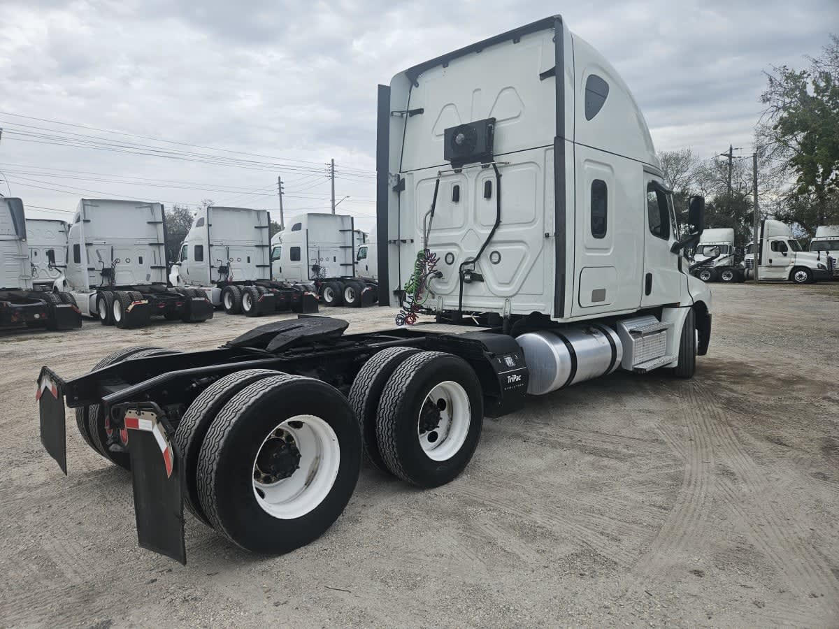 2022 Freightliner - image 4