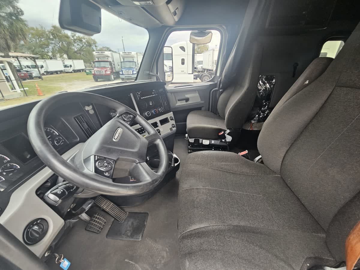 2022 Freightliner - image 7