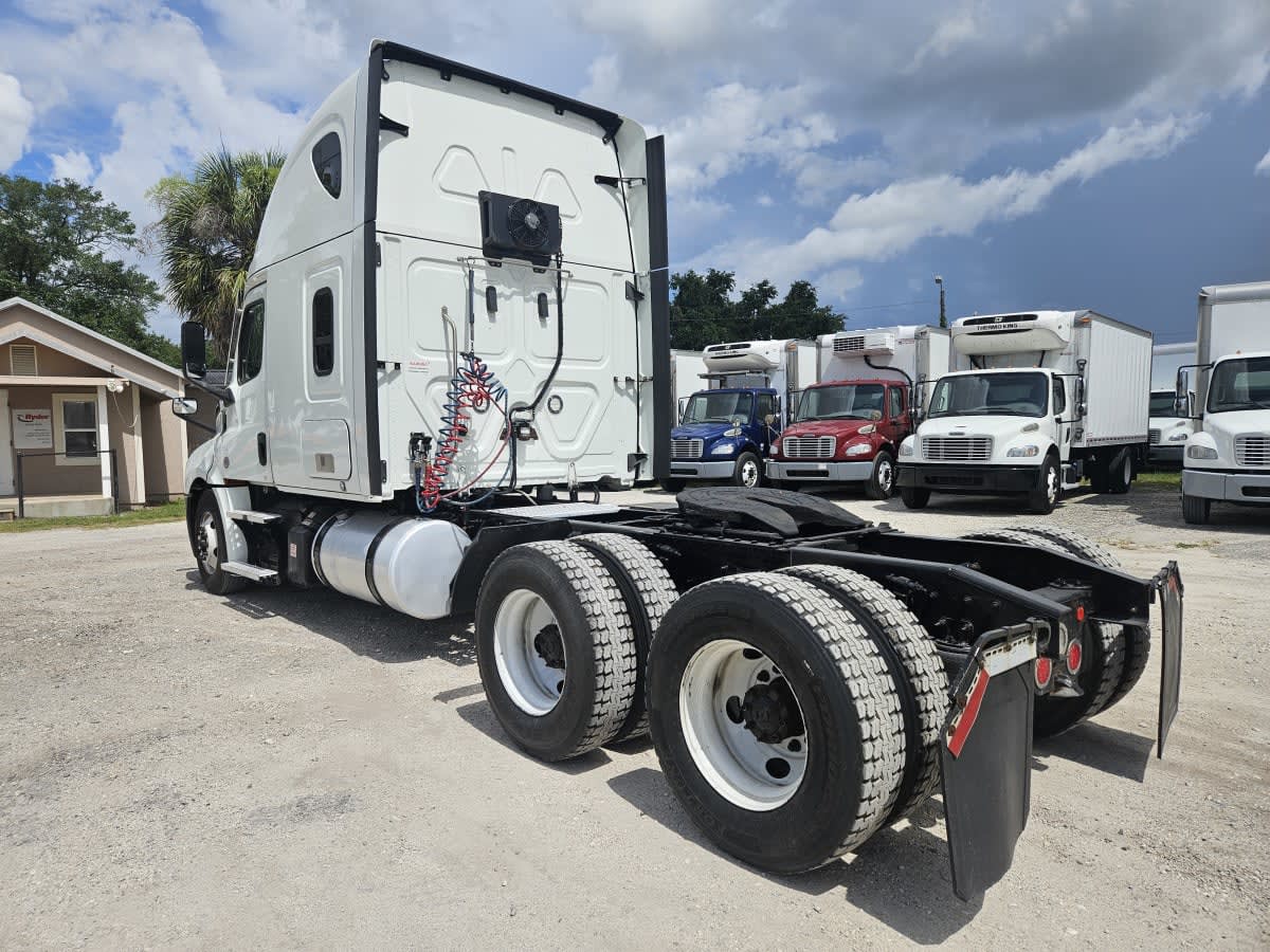 2022 Freightliner Cascadia in Orlando, FL — photo 6