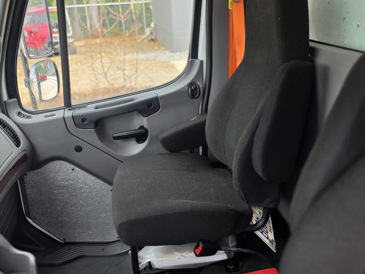 2022 Freightliner/Mercedes M2 106 524771