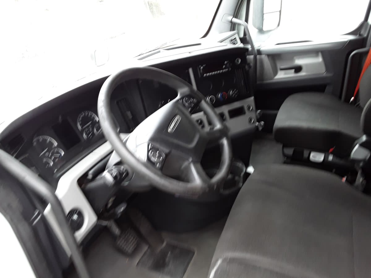 2022 Freightliner - image 7