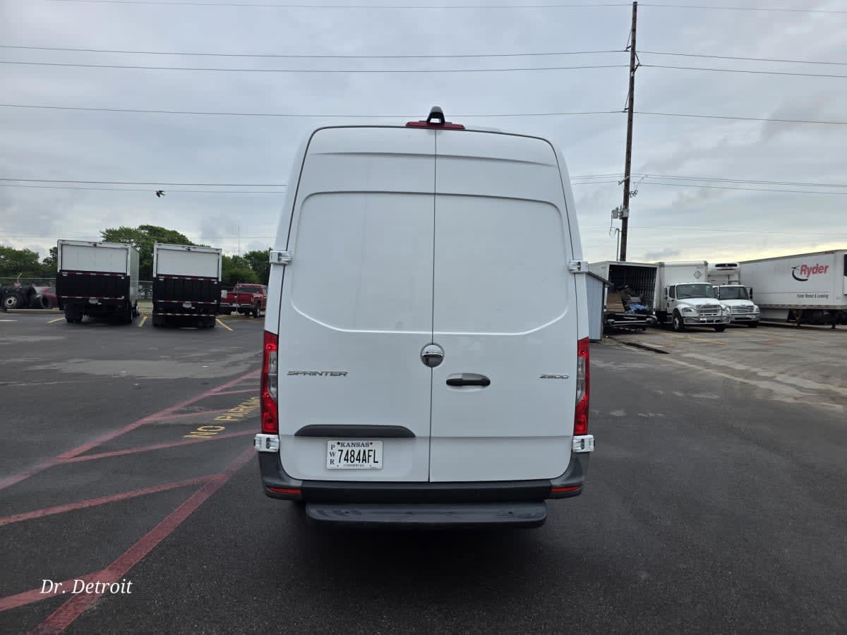 2021 Mercedes-Benz F2CA74 SPRINTER 525221