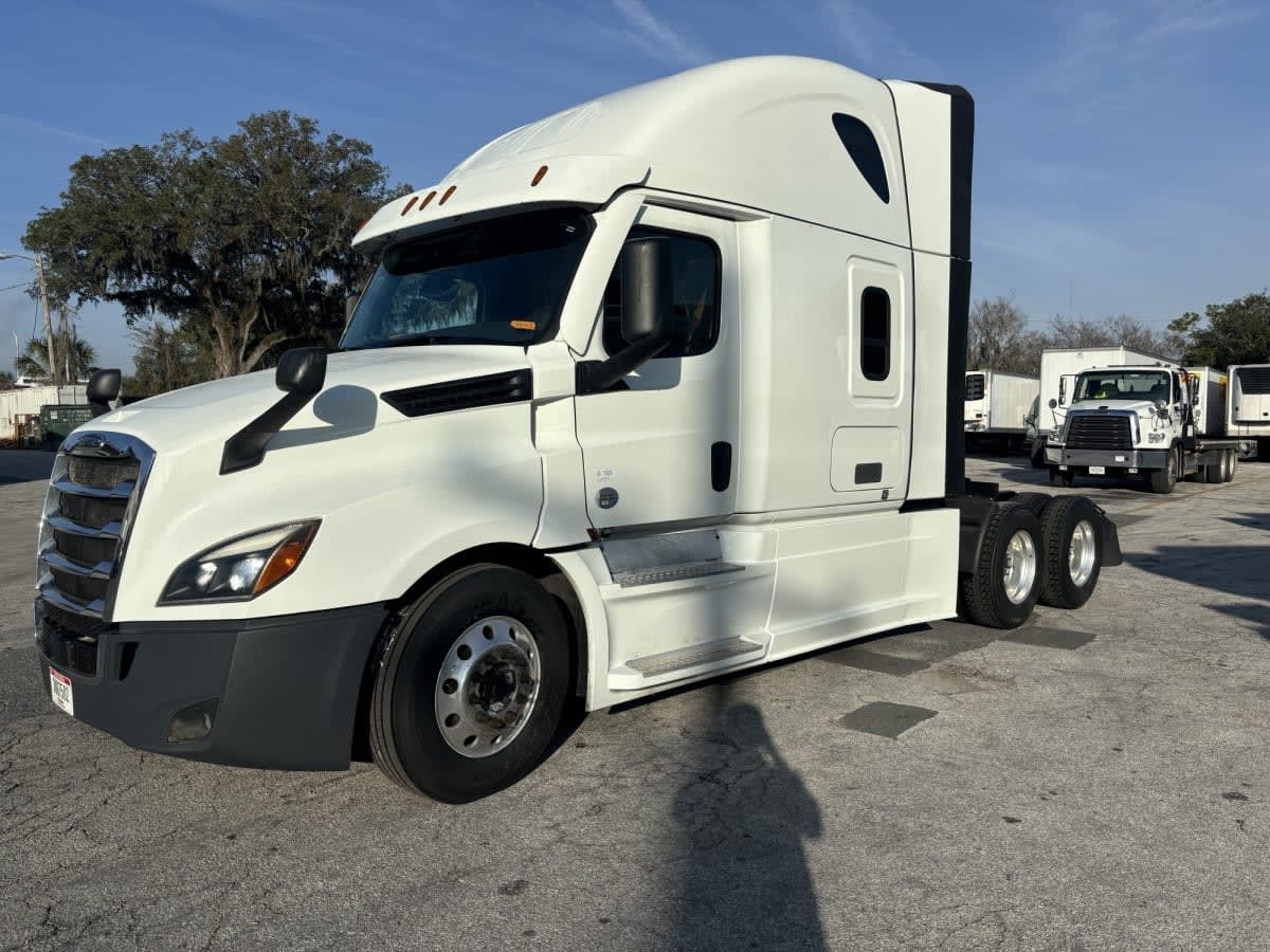 2022 Freightliner - image 1