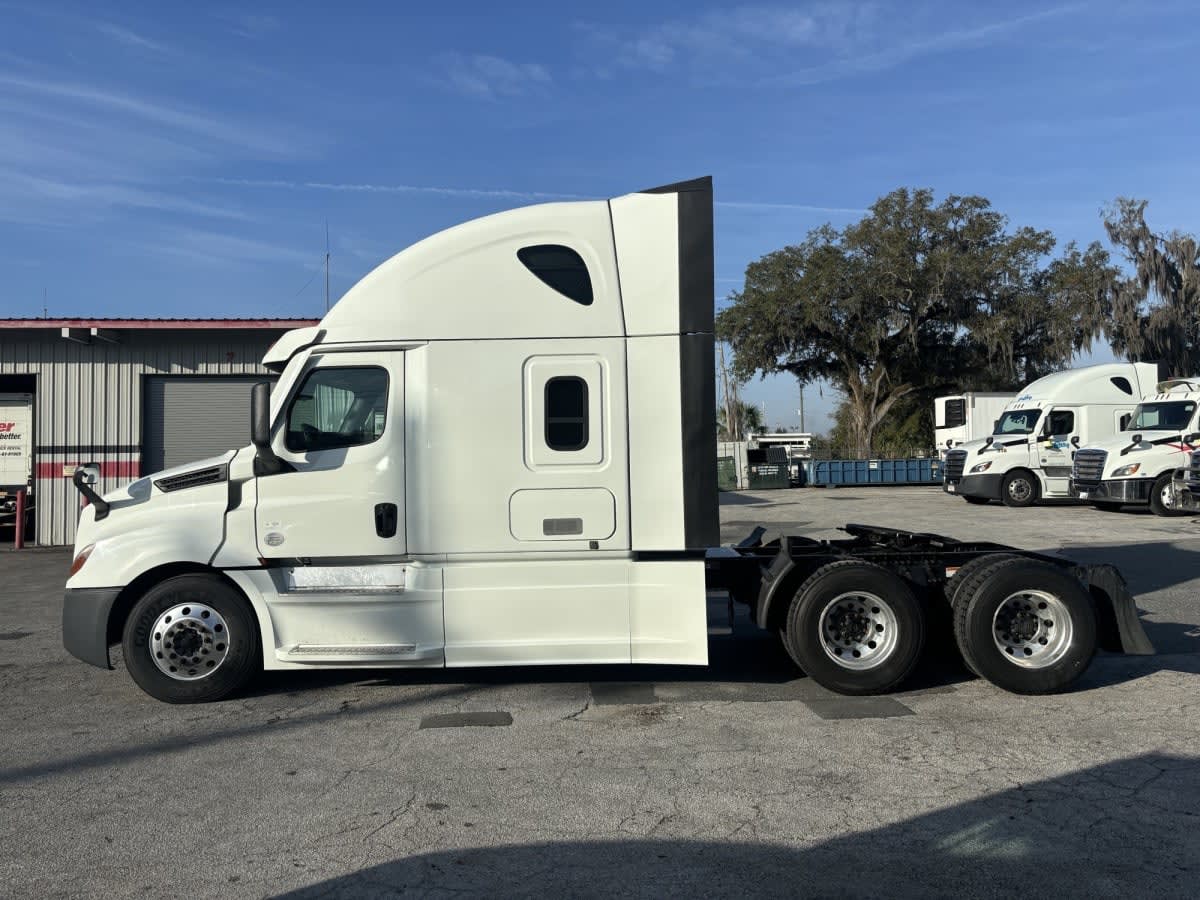 2022 Freightliner - image 3