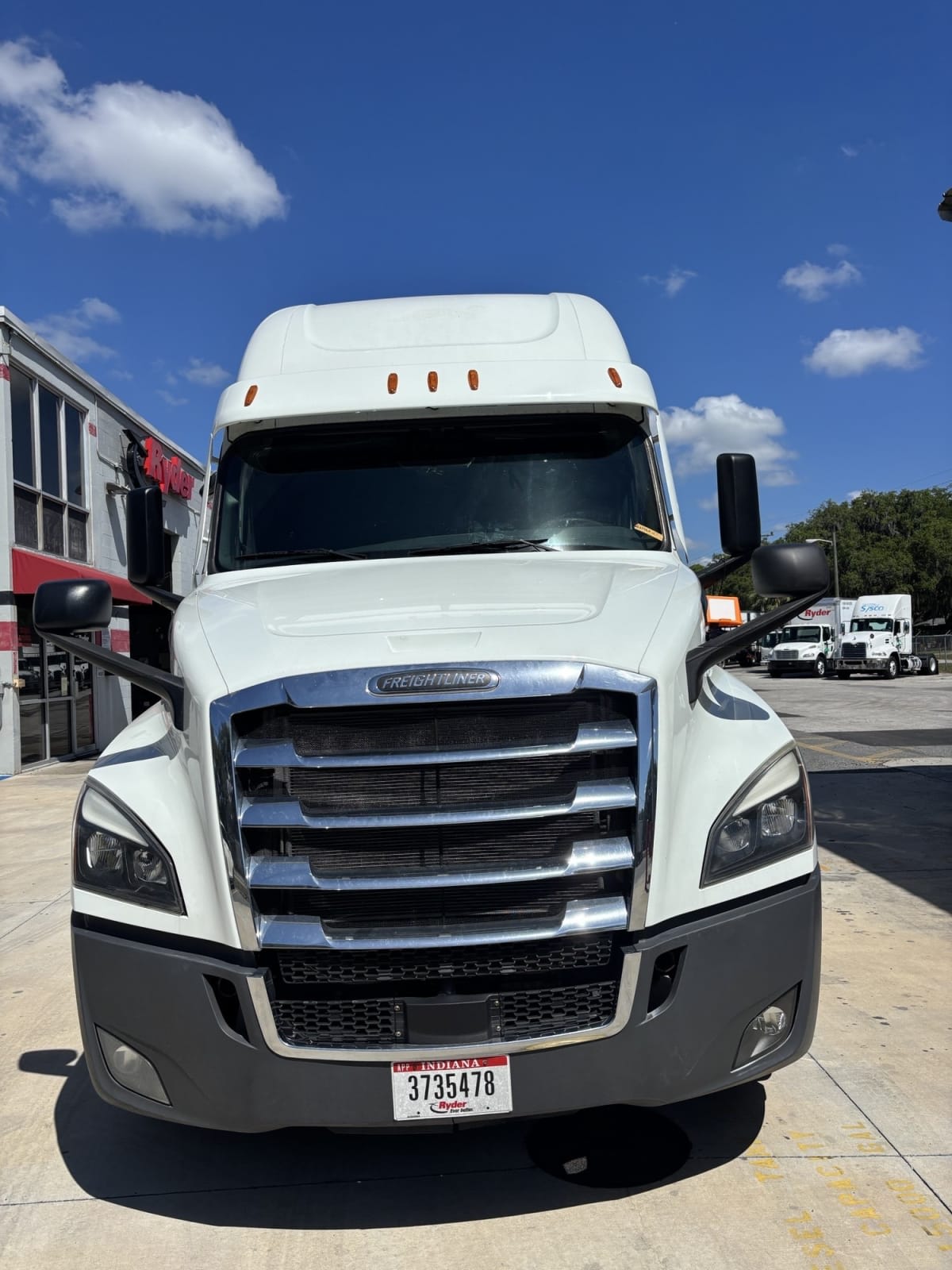 2022 Freightliner Cascadia in Jacksonville, FL — photo 2