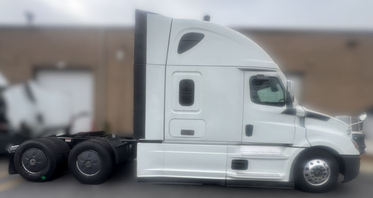 2022 Freightliner - image 11