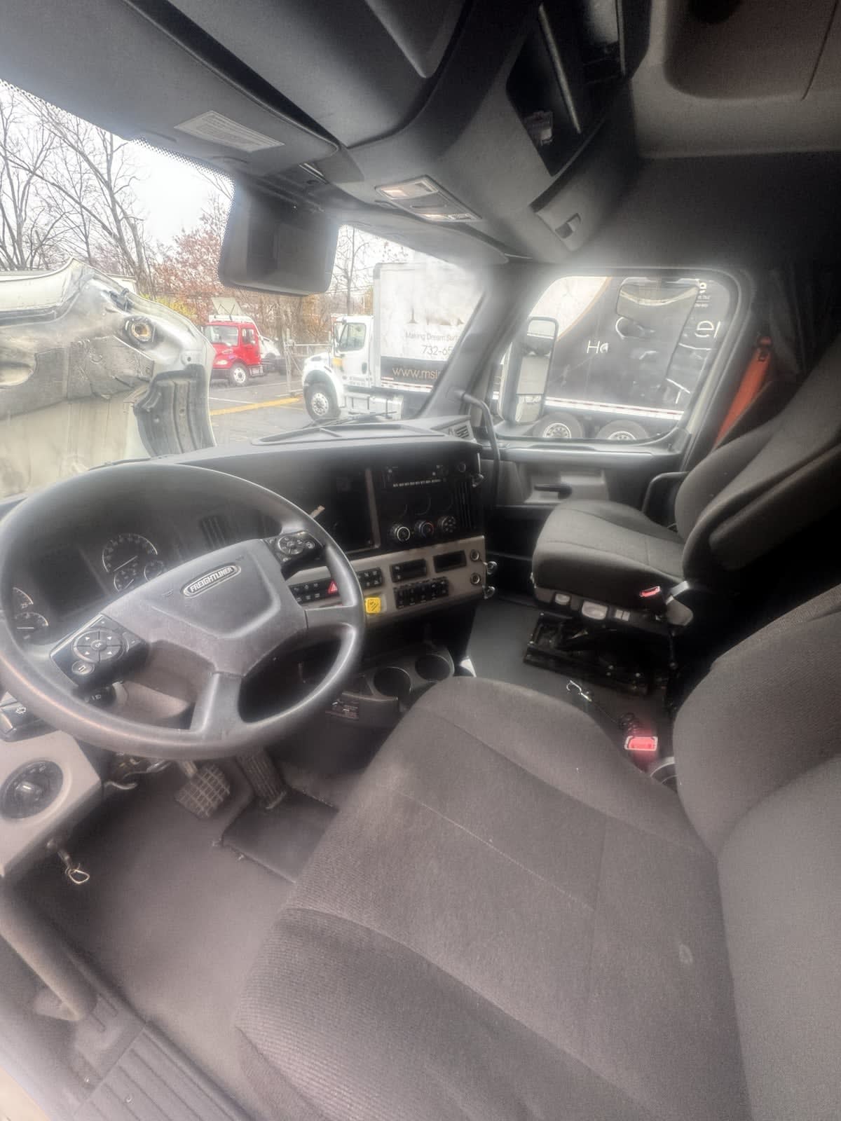 2022 Freightliner - image 7