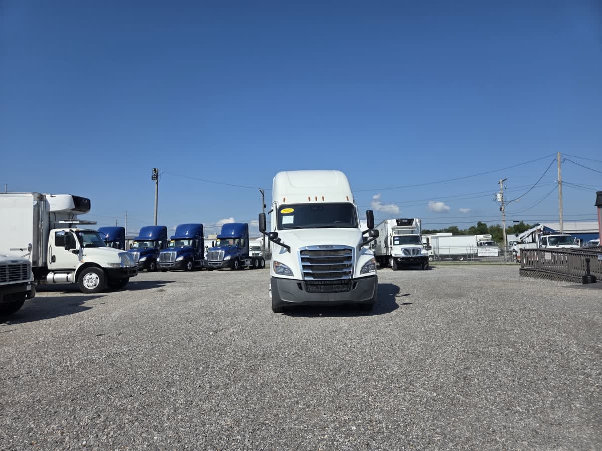 2022 Freightliner Cascadia in St. Rose, LA — photo 2