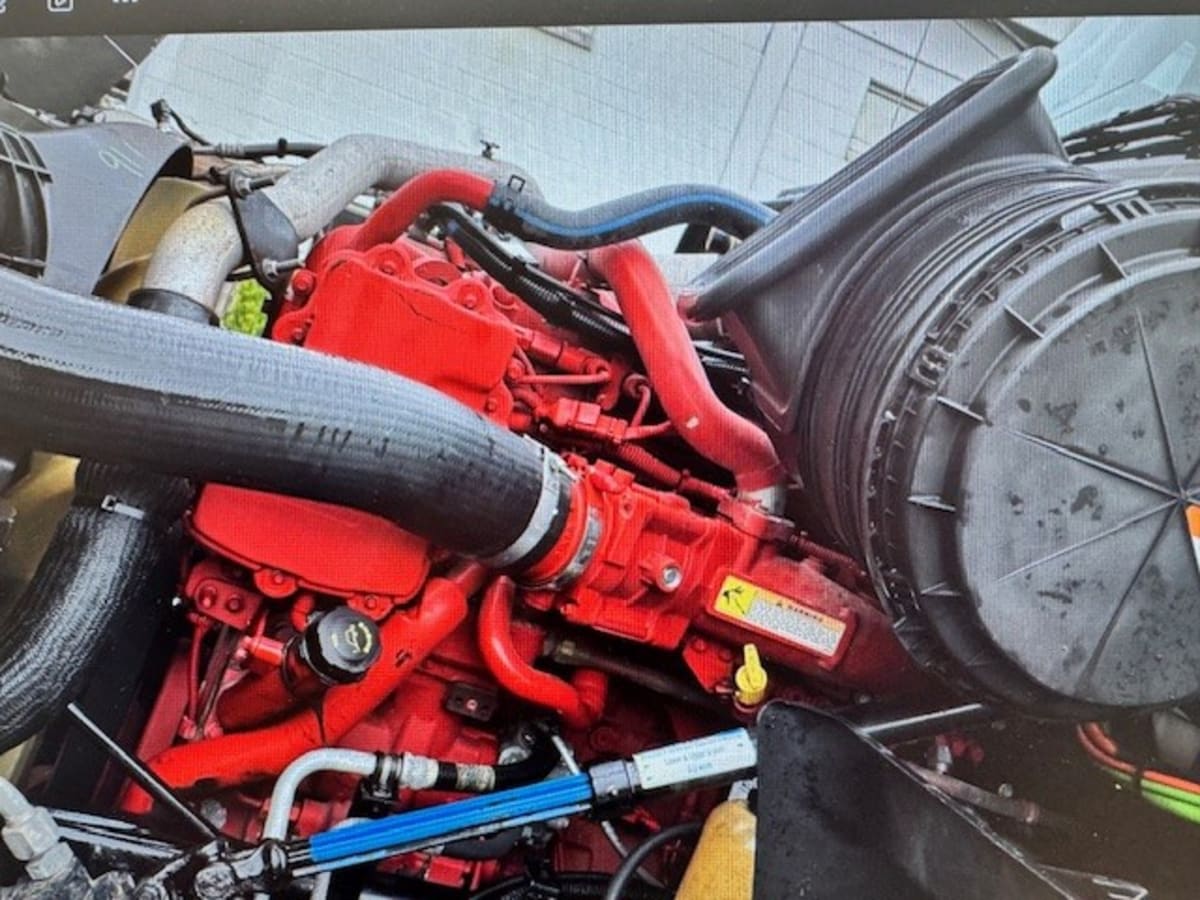 2016 International - image 2