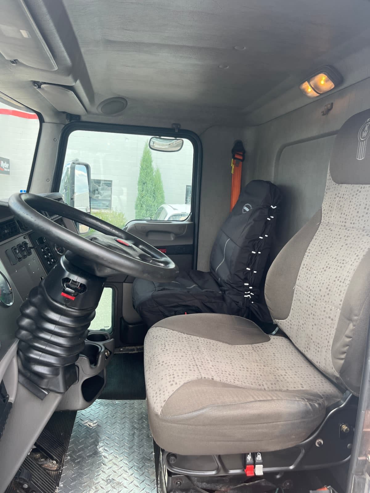 2021 Kenworth T370 in Minneapolis, MN — photo 7