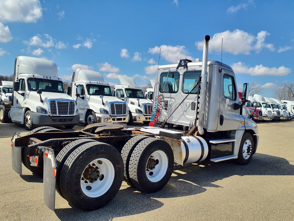 2014 Freightliner/Mercedes CASCADIA 125 530152